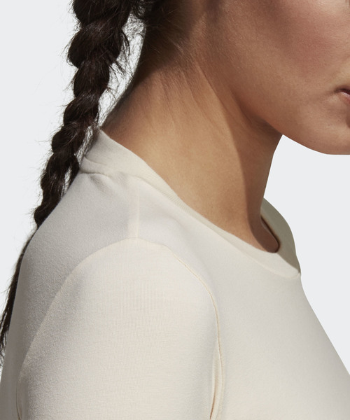 adidas（アディダス）の「オリジナルス クロップTシャツ [SC CROP TEE]（Tシャツ/カットソー・レディース・ライトベージュ・LARGE/MEDIUM/SMALL/X-LARGE/X-SMALL/XX-LARGE）」の10枚目の写真