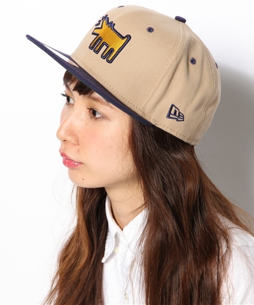 BEAMS BOY（ビームスボーイ）の「△NEW ERA / Keith Haring ベースボールキャップ SP（キャップ・レディース・ベージュ/ダークグリーン・ONE SIZE）」の2枚目の写真