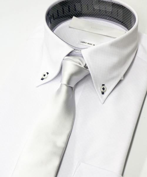 ADPOSION（アドポーション）の「【WEB限定】シルク サテンソリッドカラータイ（ネクタイ・メンズ・レッド/グリーン/シルバー/ホワイト/ブラック/ネイビー/ブラウン・FREE）」の2枚目の写真