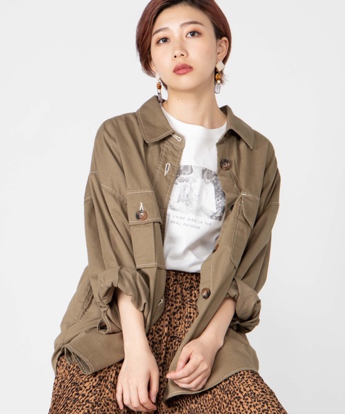 WEGO（ウィゴー）の「WEGO/BIGポケットオーバーシャツ（シャツ/ブラウス・レディース・ブラック/ベージュ/カーキ/アイボリー・FREE）」の4枚目の写真