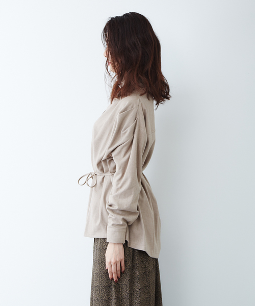 qualite(カリテ)の「anana フロントタックシャツブラウス(シャツ/ブラウス・レディース・ベージュ/グレー・フリー)」の4枚目の写真