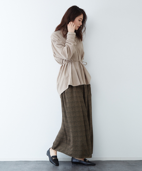 qualite(カリテ)の「anana フロントタックシャツブラウス(シャツ/ブラウス・レディース・ベージュ/グレー・フリー)」の13枚目の写真
