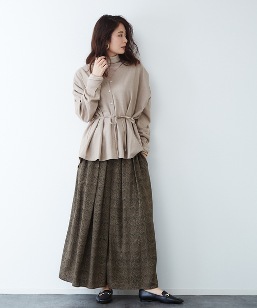 qualite(カリテ)の「anana フロントタックシャツブラウス(シャツ/ブラウス・レディース・ベージュ/グレー・フリー)」の15枚目の写真