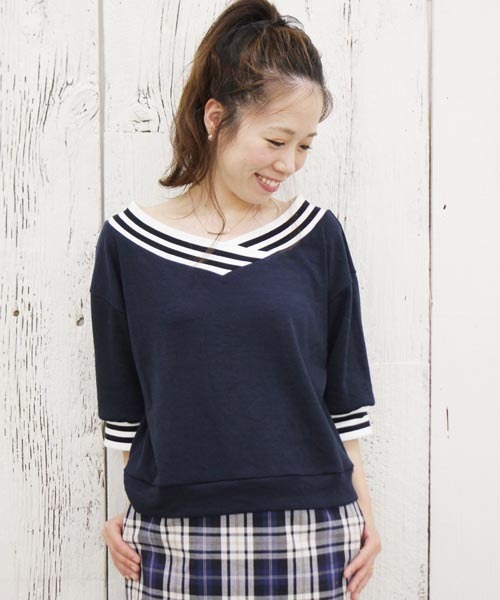Chico(チコ)の「ライン衿ドルマンTOPS(Tシャツ/カットソー・レディース・グレー/グリーン/ネイビー/ホワイト・FREE)」の1枚目の写真