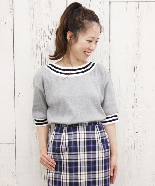 Chico(チコ)の「ライン衿ドルマンTOPS(Tシャツ/カットソー・レディース・グレー/グリーン/ネイビー/ホワイト・FREE)」の3枚目の写真