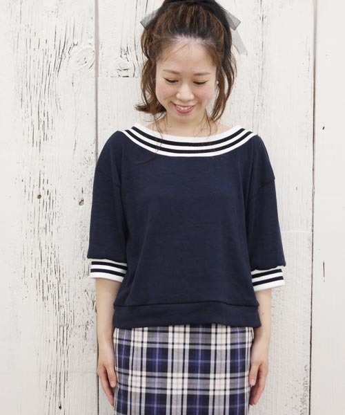 Chico(チコ)の「ライン衿ドルマンTOPS(Tシャツ/カットソー・レディース・グレー/グリーン/ネイビー/ホワイト・FREE)」の9枚目の写真