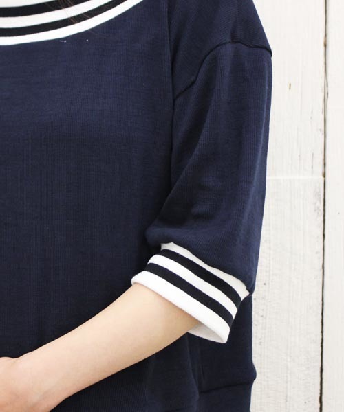 Chico(チコ)の「ライン衿ドルマンTOPS(Tシャツ/カットソー・レディース・グレー/グリーン/ネイビー/ホワイト・FREE)」の8枚目の写真