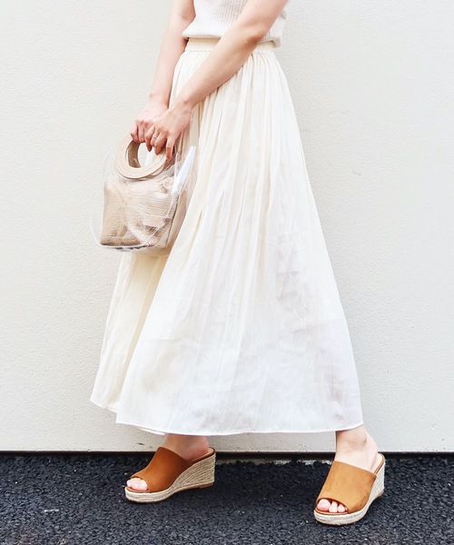 Riberry(リベリー)の「ギャザーロングスカート(スカート・レディース・ホワイト/ブラック/ベージュ/ライトグリーン/ラベンダー・M)」の4枚目の写真