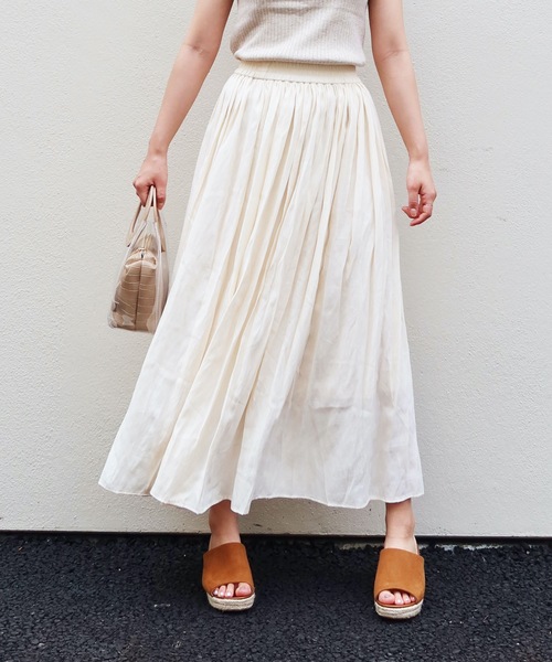 Riberry(リベリー)の「ギャザーロングスカート(スカート・レディース・ホワイト/ブラック/ベージュ/ライトグリーン/ラベンダー・M)」の8枚目の写真