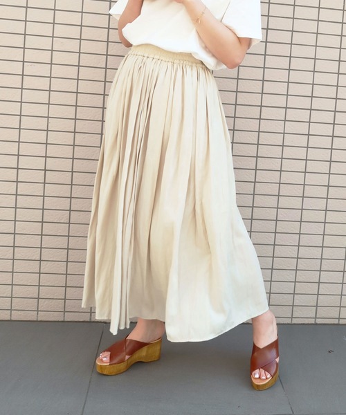Riberry(リベリー)の「ギャザーロングスカート(スカート・レディース・ホワイト/ブラック/ベージュ/ライトグリーン/ラベンダー・M)」の10枚目の写真