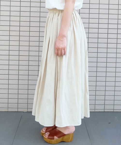 Riberry(リベリー)の「ギャザーロングスカート(スカート・レディース・ホワイト/ブラック/ベージュ/ライトグリーン/ラベンダー・M)」の13枚目の写真