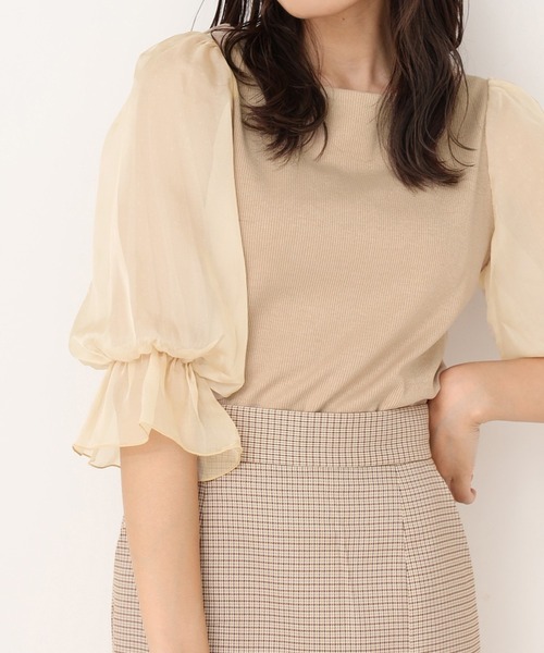 one after another NICE CLAUP(ワンアフターアナザーナイスクラップ)の「ドットチュール袖コンシャストップス(Tシャツ/カットソー・レディース・オフホワイト/ブラック/ブラウン/ベージュ・FREE)」の1枚目の写真