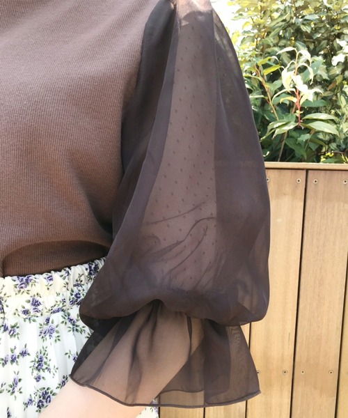 one after another NICE CLAUP(ワンアフターアナザーナイスクラップ)の「ドットチュール袖コンシャストップス(Tシャツ/カットソー・レディース・オフホワイト/ブラック/ブラウン/ベージュ・FREE)」の9枚目の写真