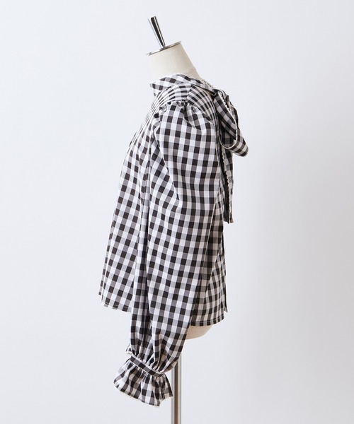one after another NICE CLAUP(ワンアフターアナザーナイスクラップ)の「バックリボンプチハイネックブラウス(シャツ/ブラウス・レディース・ブラック/ベージュ/オフホワイト/ブラック系その他/ブルー系その他・FREE)」の9枚目の写真