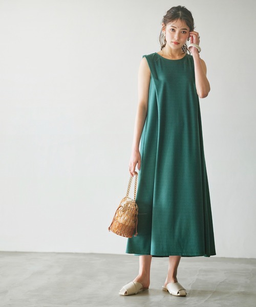 GeeRA(ジーラ)の「フレアーシルエットロングワンピース(ノースリーブ)(ワンピース・レディース・ネイビー/ブラック/カーキ/レッド/ベージュ/グリーン・XX-LARGE/MEDIUM/LARGE/SMALL/X-LARGE)」の11枚目の写真