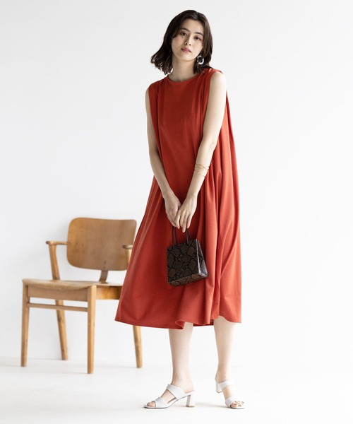 GeeRA(ジーラ)の「フレアーシルエットロングワンピース(ノースリーブ)(ワンピース・レディース・ネイビー/ブラック/カーキ/レッド/ベージュ/グリーン・XX-LARGE/MEDIUM/LARGE/SMALL/X-LARGE)」の18枚目の写真