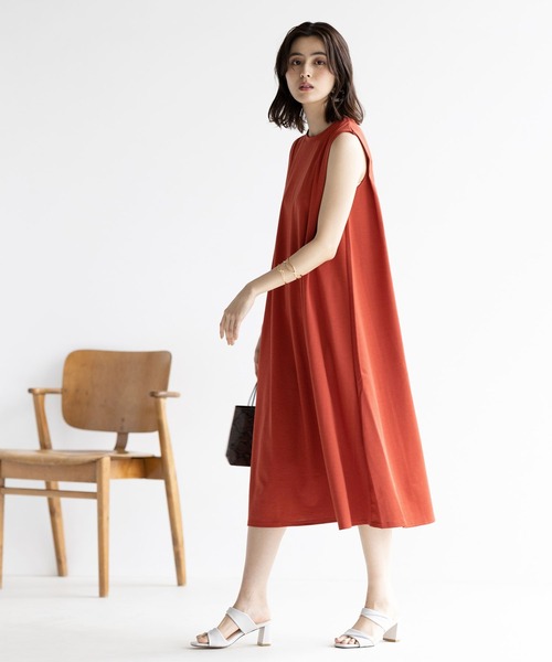 GeeRA(ジーラ)の「フレアーシルエットロングワンピース(ノースリーブ)(ワンピース・レディース・ネイビー/ブラック/カーキ/レッド/ベージュ/グリーン・XX-LARGE/MEDIUM/LARGE/SMALL/X-LARGE)」の20枚目の写真