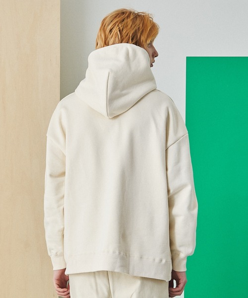 UNITED TOKYO（ユナイテッドトウキョウ）の「バルキービッグパーカー（パーカー・メンズ・オフホワイト/ベージュ/ブラック・2/1）」の12枚目の写真