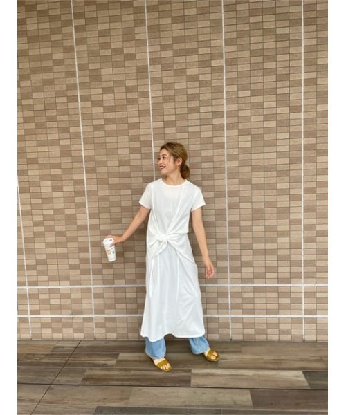 AZUL by moussy（アズールバイマウジー）の「HIGH WAIST DENIM WIDE /ハイウエストデニムワイド（デニムパンツ・レディース・ライトベージュ/オフホワイト/ライトブルー/ワンウォッシュ・LARGE/SMALL/MEDIUM/X-SMALL）」の8枚目の写真