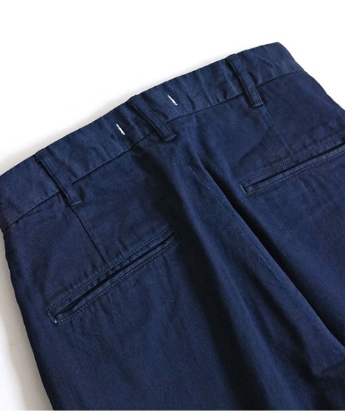 TEXTURE WE MADE(テクスチャーウィーメイド)の「TUCK TUCK PANTS:タックタックパンツ(その他パンツ・メンズ・インディゴブルー・28inch/30inch/32inch)」の4枚目の写真