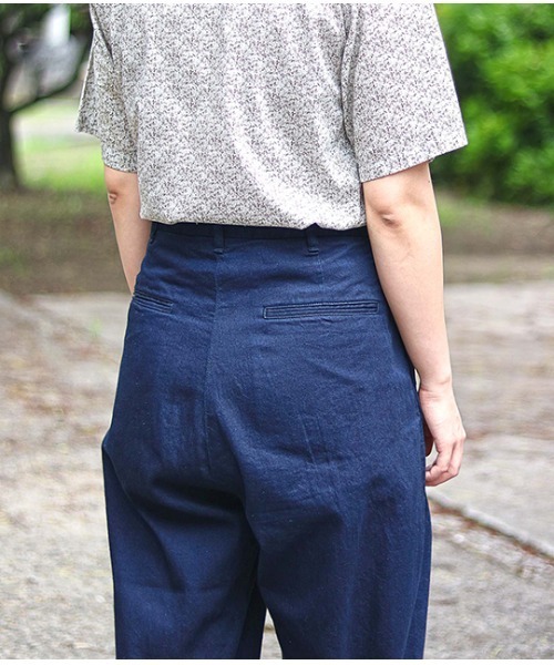 TEXTURE WE MADE(テクスチャーウィーメイド)の「TUCK TUCK PANTS:タックタックパンツ(その他パンツ・メンズ・インディゴブルー・28inch/30inch/32inch)」の5枚目の写真