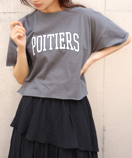 one after another NICE CLAUP(ワンアフターアナザーナイスクラップ)の「ゆるカレッジロゴT(Tシャツ/カットソー・レディース・ベージュ/チャコール/ブルーグレー/オフホワイト・FREE)」の3枚目の写真