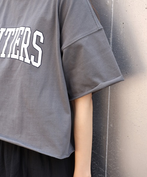 one after another NICE CLAUP(ワンアフターアナザーナイスクラップ)の「ゆるカレッジロゴT(Tシャツ/カットソー・レディース・ベージュ/チャコール/ブルーグレー/オフホワイト・FREE)」の17枚目の写真