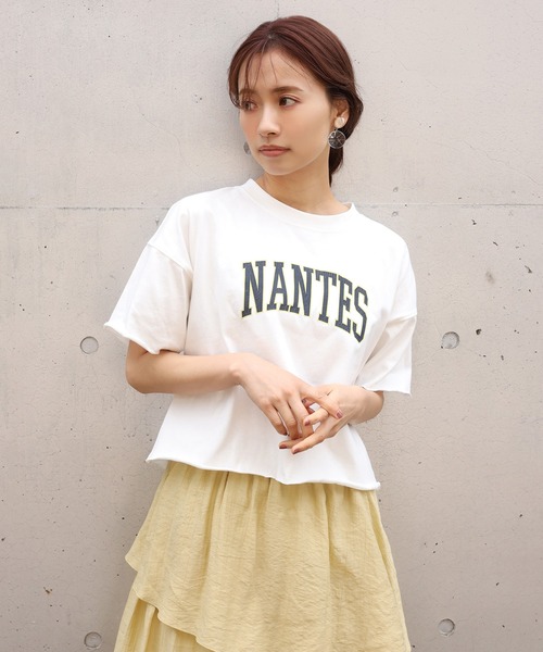 one after another NICE CLAUP(ワンアフターアナザーナイスクラップ)の「ゆるカレッジロゴT(Tシャツ/カットソー・レディース・ベージュ/チャコール/ブルーグレー/オフホワイト・FREE)」の6枚目の写真