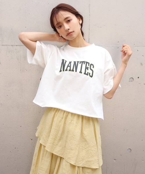 one after another NICE CLAUP(ワンアフターアナザーナイスクラップ)の「ゆるカレッジロゴT(Tシャツ/カットソー・レディース・ベージュ/チャコール/ブルーグレー/オフホワイト・FREE)」の7枚目の写真