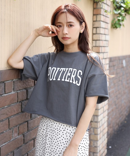 one after another NICE CLAUP(ワンアフターアナザーナイスクラップ)の「ゆるカレッジロゴT(Tシャツ/カットソー・レディース・ベージュ/チャコール/ブルーグレー/オフホワイト・FREE)」の21枚目の写真