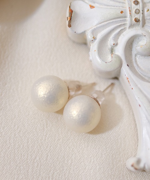 florist（フローリスト）の「つや消しカラーパールピアス（ピアス（両耳用）・レディース・ホワイト/ピンク/グリーン/アイボリー・FREE）」の2枚目の写真