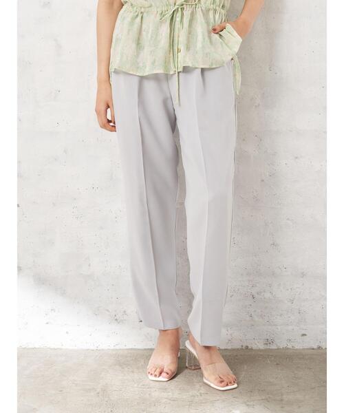 YECCA VECCA(イェッカヴェッカ)の「・タックスリムストレートパンツ*(その他パンツ・レディース・チャコールグレー/グリーン系その他3/ライトグレー・M/S)」の4枚目の写真