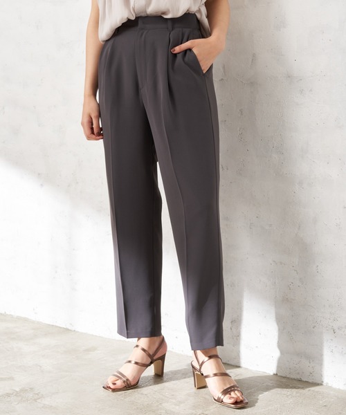 YECCA VECCA(イェッカヴェッカ)の「・タックスリムストレートパンツ*(その他パンツ・レディース・チャコールグレー/グリーン系その他3/ライトグレー・M/S)」の2枚目の写真