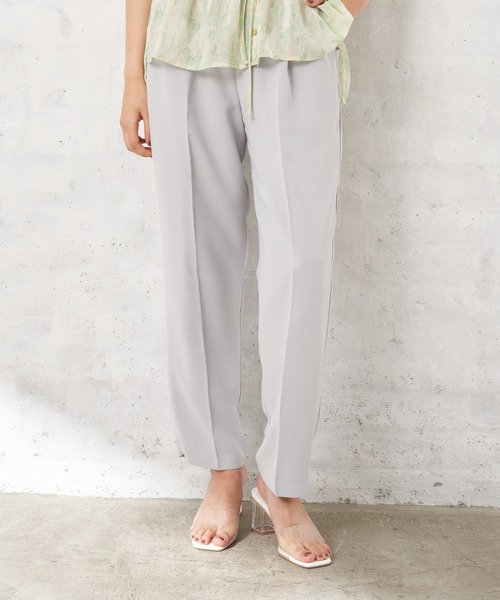 YECCA VECCA(イェッカヴェッカ)の「・タックスリムストレートパンツ*(その他パンツ・レディース・チャコールグレー/グリーン系その他3/ライトグレー・M/S)」の3枚目の写真