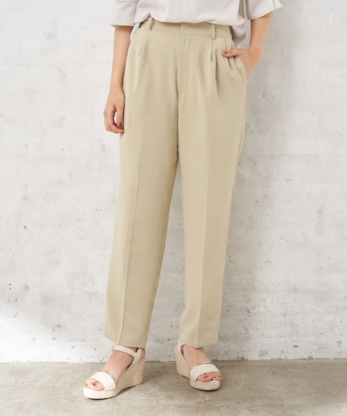 YECCA VECCA(イェッカヴェッカ)の「・タックスリムストレートパンツ*(その他パンツ・レディース・チャコールグレー/グリーン系その他3/ライトグレー・M/S)」の1枚目の写真