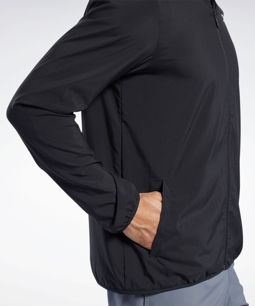 Reebok(リーボック)の「トレーニング エッセンシャルズ ジャケット / Training Essentials Jacket(ブルゾン・メンズ・ブラック/ネイビー・SMALL/MEDIUM/LARGE/X-LARGE/XXX-LARGE/X-SMALL/XX-LARGE/J/XO/J/2XO)」の3枚目の写真