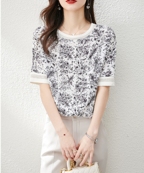 emi+(エミプラス)の「フラワーデザイン配色5分袖プルオーバー(Tシャツ/カットソー・レディース・ホワイト・M/L/XL)」の3枚目の写真