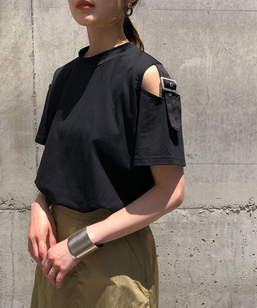 &g'aime（アンジェム）の「【&g’aime】ショルダースリットベルトTシャツ（Tシャツ/カットソー・レディース・チャコールグレー/ブラック/ベージュ・FREE）」の2枚目の写真