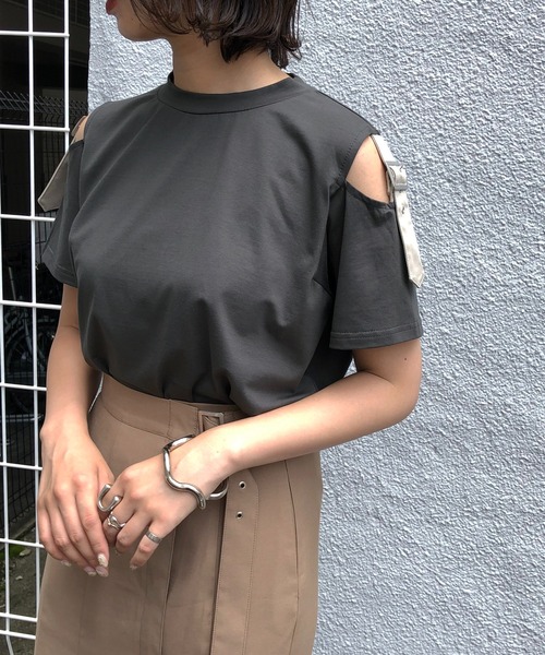 &g'aime（アンジェム）の「【&g’aime】ショルダースリットベルトTシャツ（Tシャツ/カットソー・レディース・チャコールグレー/ブラック/ベージュ・FREE）」の14枚目の写真