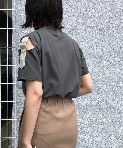 &g'aime（アンジェム）の「【&g’aime】ショルダースリットベルトTシャツ（Tシャツ/カットソー・レディース・チャコールグレー/ブラック/ベージュ・FREE）」の17枚目の写真
