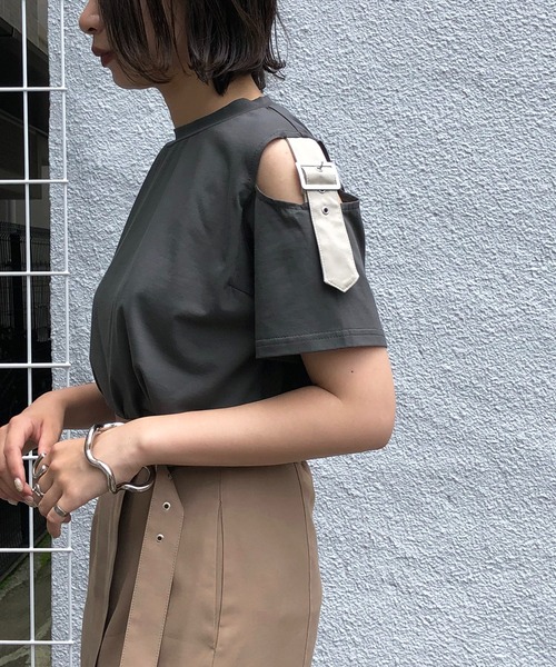 &g'aime（アンジェム）の「【&g’aime】ショルダースリットベルトTシャツ（Tシャツ/カットソー・レディース・チャコールグレー/ブラック/ベージュ・FREE）」の16枚目の写真