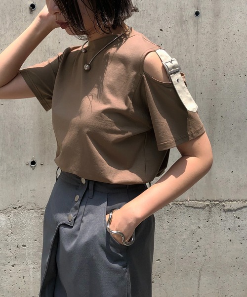 &g'aime（アンジェム）の「【&g’aime】ショルダースリットベルトTシャツ（Tシャツ/カットソー・レディース・チャコールグレー/ブラック/ベージュ・FREE）」の21枚目の写真