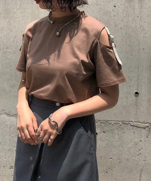 &g'aime（アンジェム）の「【&g’aime】ショルダースリットベルトTシャツ（Tシャツ/カットソー・レディース・チャコールグレー/ブラック/ベージュ・FREE）」の19枚目の写真