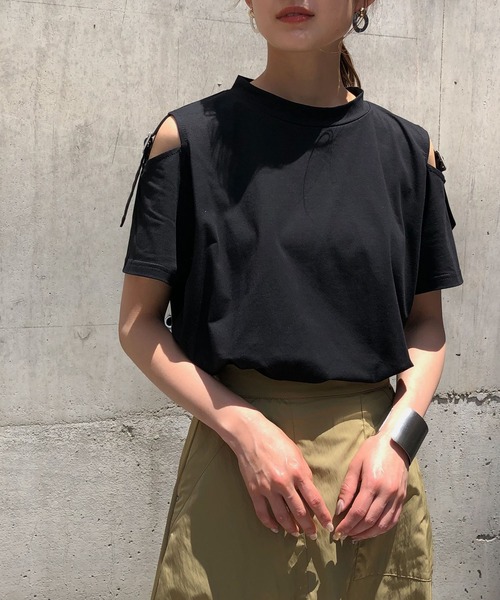 &g'aime（アンジェム）の「【&g’aime】ショルダースリットベルトTシャツ（Tシャツ/カットソー・レディース・チャコールグレー/ブラック/ベージュ・FREE）」の7枚目の写真