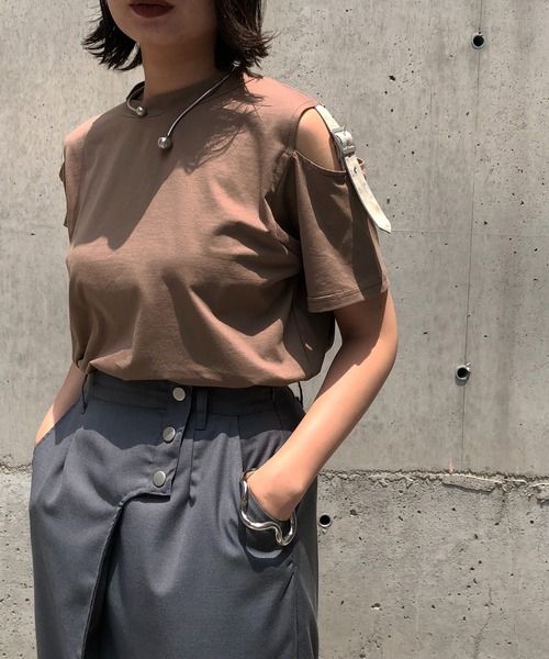 &g'aime（アンジェム）の「【&g’aime】ショルダースリットベルトTシャツ（Tシャツ/カットソー・レディース・チャコールグレー/ブラック/ベージュ・FREE）」の20枚目の写真
