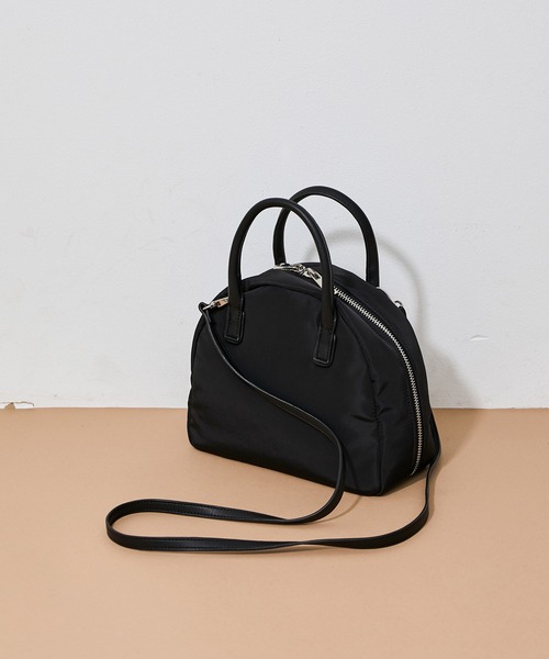 ADAM ET ROPE'(アダムエロペ)の「【WEB限定】中綿ラウンドミニボストン(ボストンバッグ・レディース・ブラック/オフホワイト/オレンジ・FREE)」の2枚目の写真