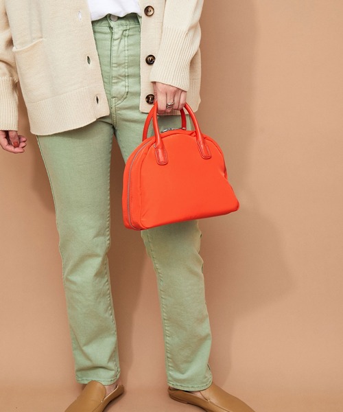 ADAM ET ROPE'(アダムエロペ)の「【WEB限定】中綿ラウンドミニボストン(ボストンバッグ・レディース・ブラック/オフホワイト/オレンジ・FREE)」の4枚目の写真