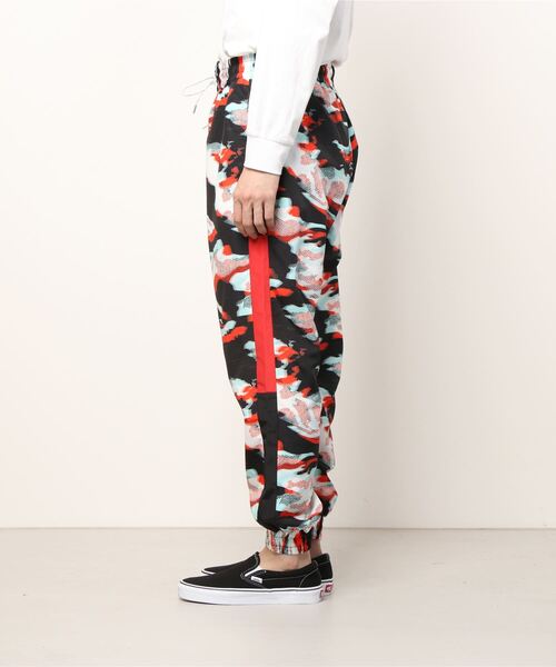 24karats（トゥウェンティーフォーカラッツ）の「3D Camo Track Pants（その他パンツ・メンズ・ブラック/カモフラージュ・MEDIUM/LARGE）」の4枚目の写真