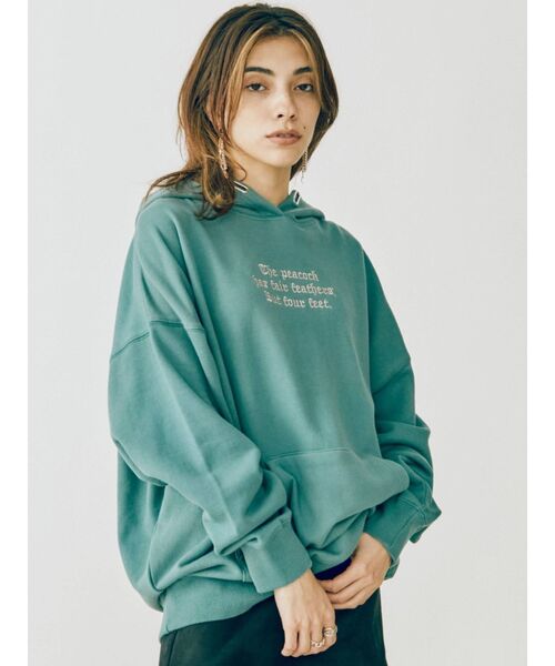 EVRIS（エヴリス）の「レタリングオーバーサイズスウェットフーディ（パーカー・レディース・アイボリー/ブラック/ブルー・FREE）」の5枚目の写真