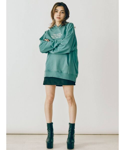 EVRIS（エヴリス）の「レタリングオーバーサイズスウェットフーディ（パーカー・レディース・アイボリー/ブラック/ブルー・FREE）」の9枚目の写真